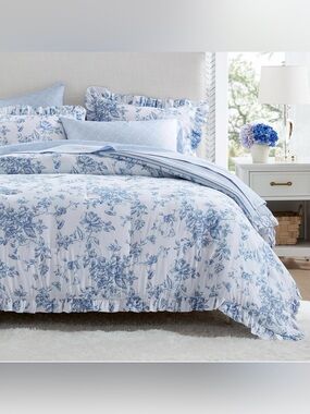 Blue Floral Queen Comforter Bed in a Bag Set Reversible * Brand New 🆕 *